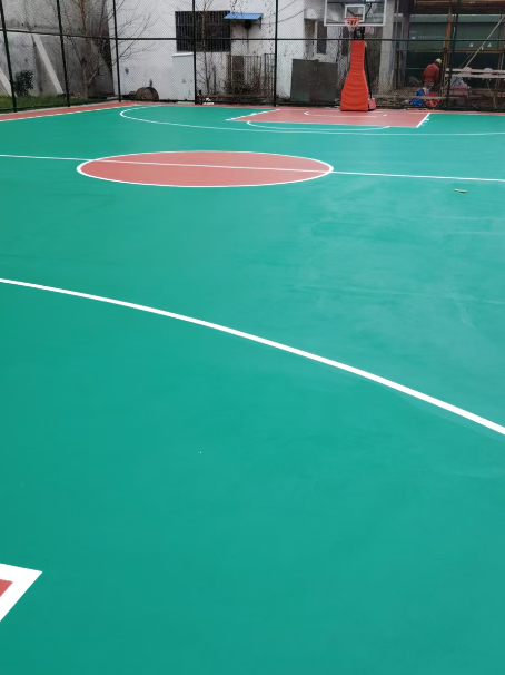 怀宁 球场长期使用易出现地面开裂